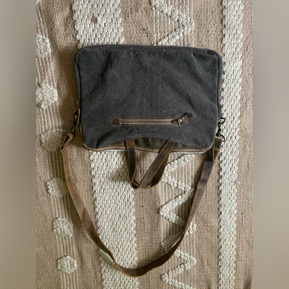 New (without tags) Myra crossbody/computer bag. - Picture 2 of 3